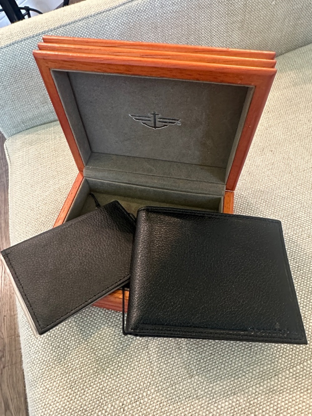 Dockers Black Leather Bifold Wallet with Removable Card Case NEW in Wooden Box